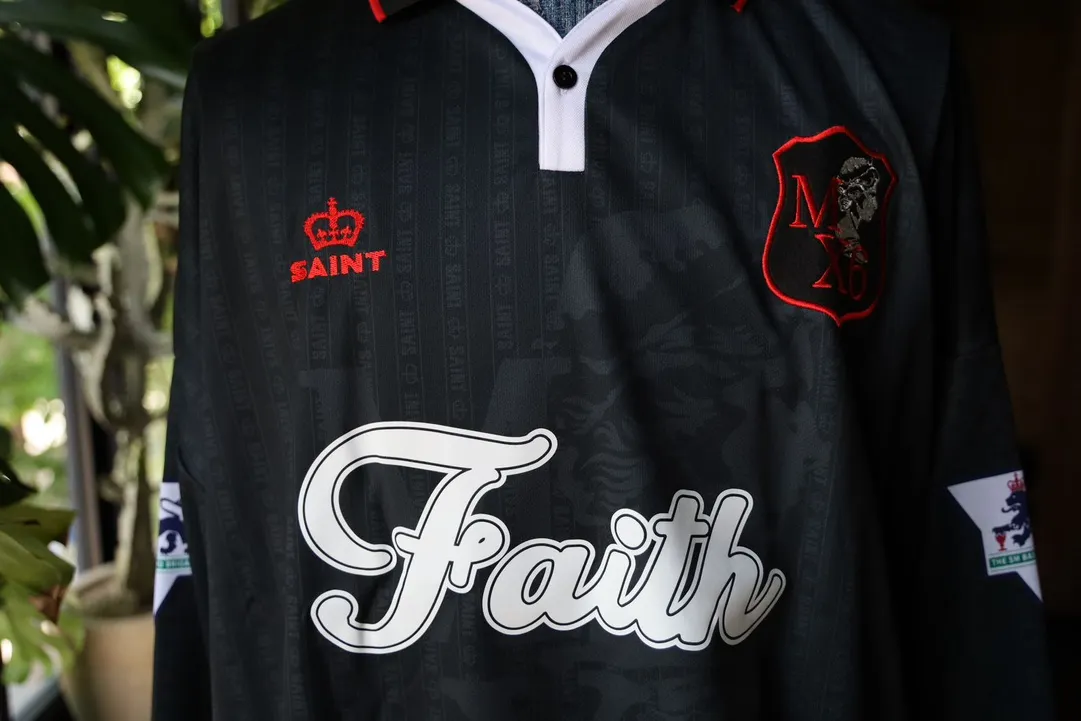 SAINT M×××××× SOCCER SHIRT 'FAITH'/BLK FAITH Football Long Sleeve Black S-XL This design has a lot of craftsmanship Digital fabric printing/front positioning printing laser cutting Offset printing + flocking printing + embossing Imported Behringer machine embroidery Flat machine collar + cuffs Genuine consistent main mark/wash mark/cherub mark